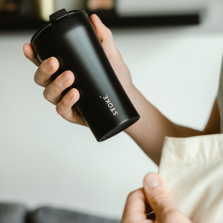 ドリンクをもっと美味しく、快適に！高機能タンブラーSTTOKE