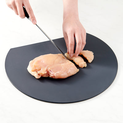 料理効率アップ！かまぼこ型が使いやすいまな板　ブラック